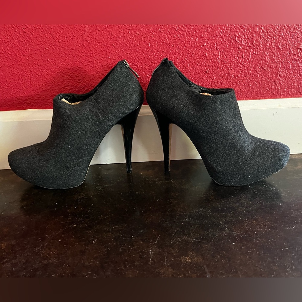 Vince Canute Grey Wool Stiletto Booties w/ Patent Leather Heal, 8/38